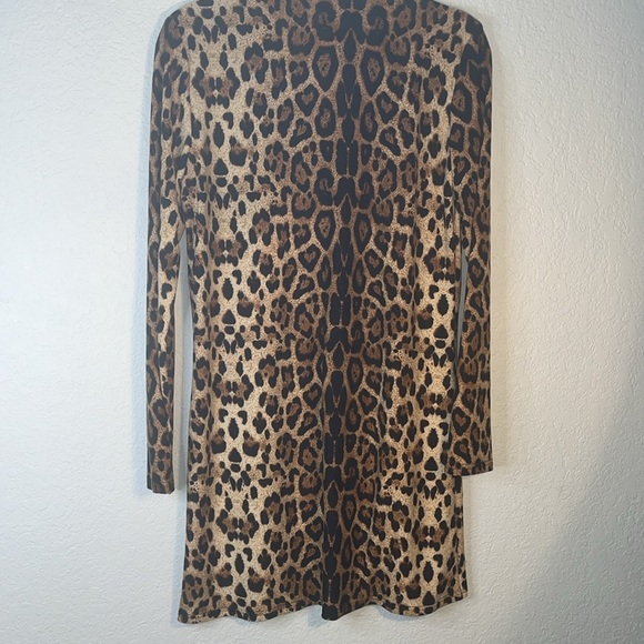Light weight Animal print light jacket. Size large. 2 front pockets. Soft feel. - Picture 6 of 11